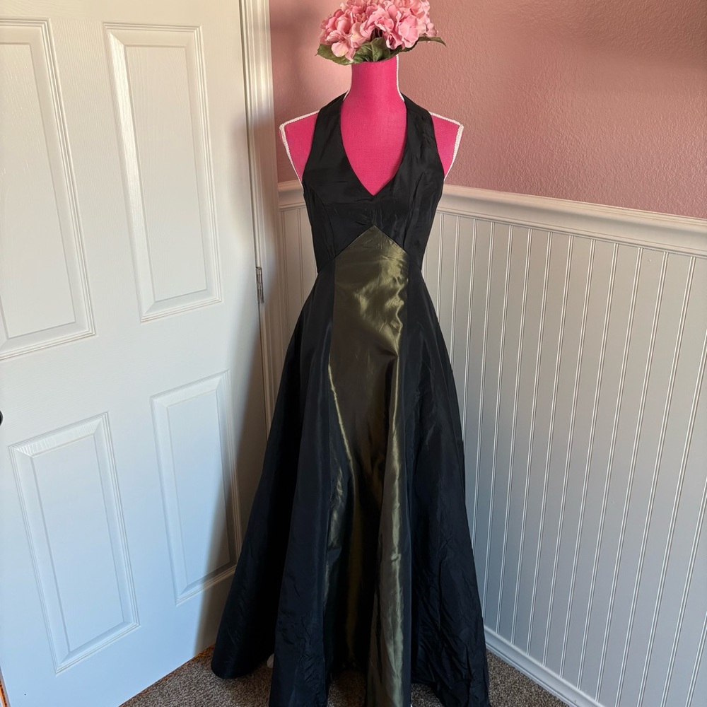 NWT Women’s Black and Bronze Taffeta Halter Formal Dress with Bow size 10